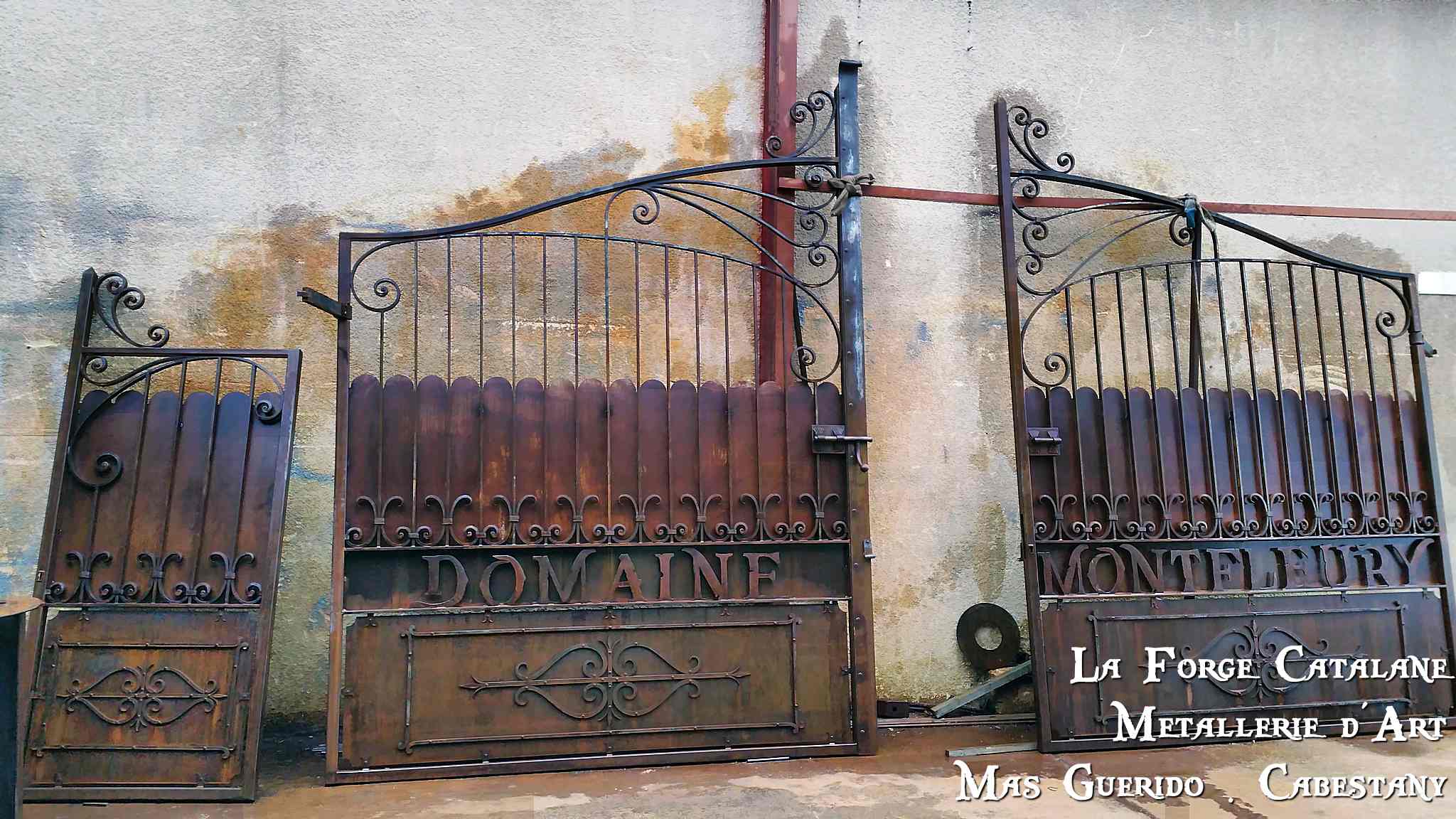 detail construction portail ouvrage festonages volutes travail chaud forge  catalane.jpg